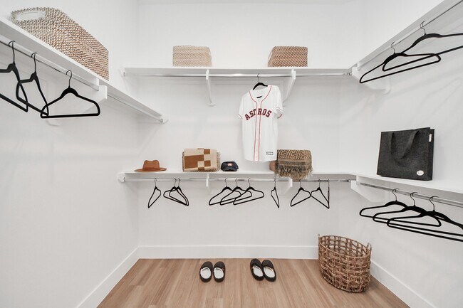 Building Photo - 15635 Memorial Dr