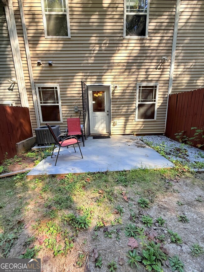 Building Photo - 6327 Ellenwood Dr