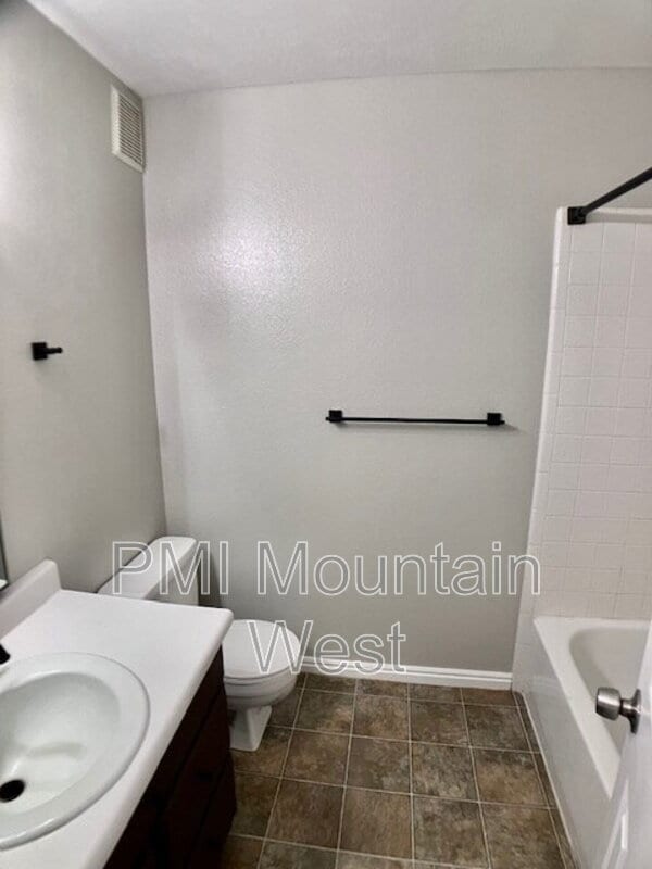 Building Photo - 567 N 200 E