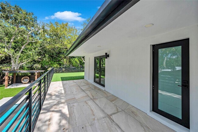 Building Photo - 11340 SW 74th Ct