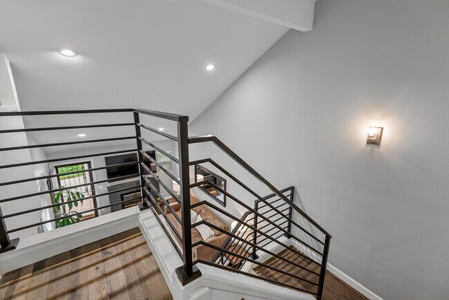 Building Photo - 314 Via Colinas