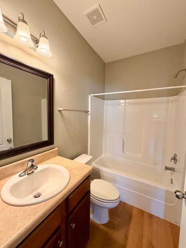 Building Photo - Modern 3/3 Condo | Prime Tallahassee Location