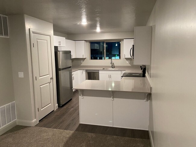 Building Photo - Great 2 bed 1 bath place, built in 2024
