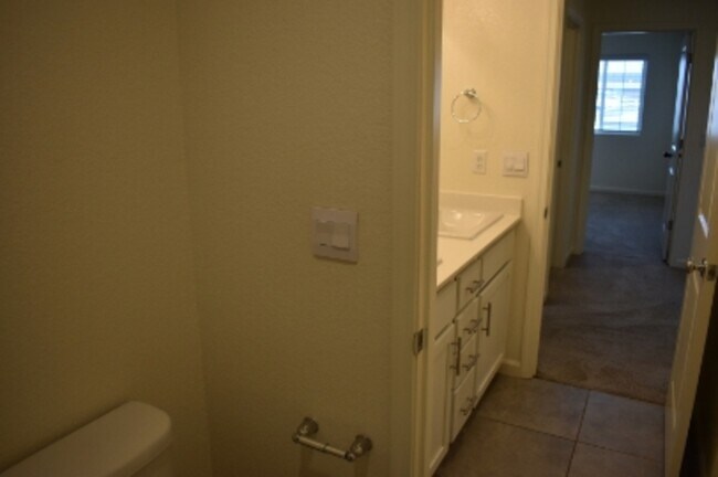 Building Photo - 624 Suzanne Dr