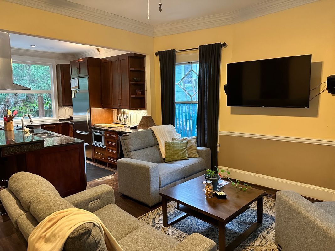 Building Photo - 462 Greenwood Ave NE