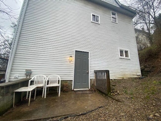 Building Photo - 150 Wellen Ave