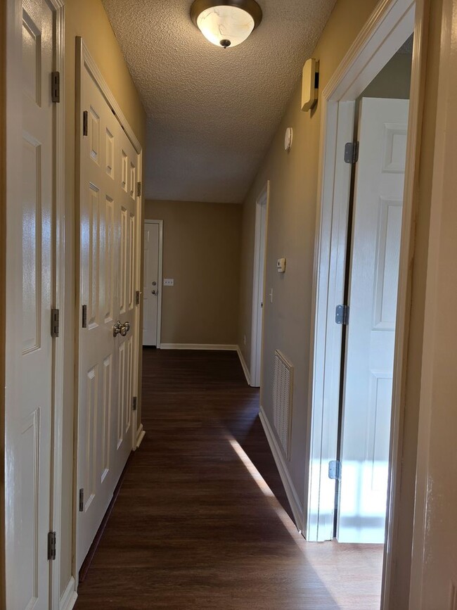 Building Photo - 1609 Bourland Ln