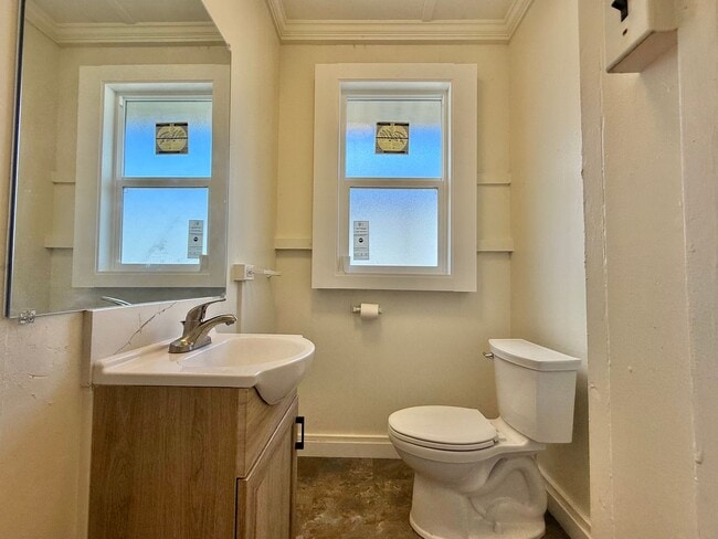 Building Photo - Newly Upgraded 2 Bedroom / 1 Bathroom House in Wailuku! Pet friendly!