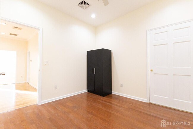 Building Photo - 158 Terrace Ave