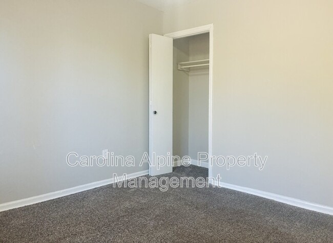 Building Photo - 807 Shaver St