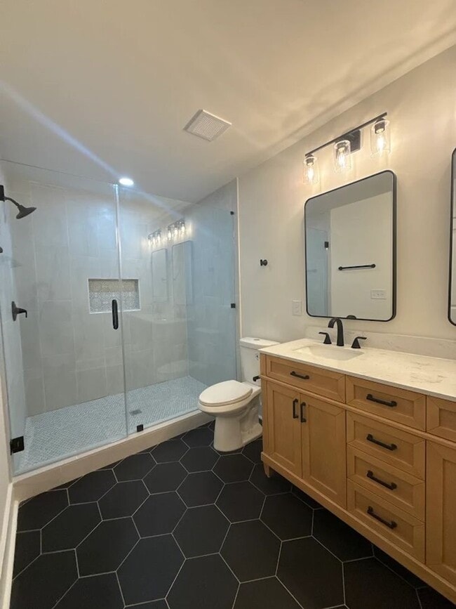 Building Photo - Modern 3BR/2.5BA Home with Spacious Layout