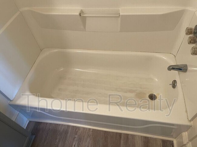 Building Photo - 324 Trevathan St