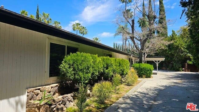 Building Photo - 20811 Tiara St