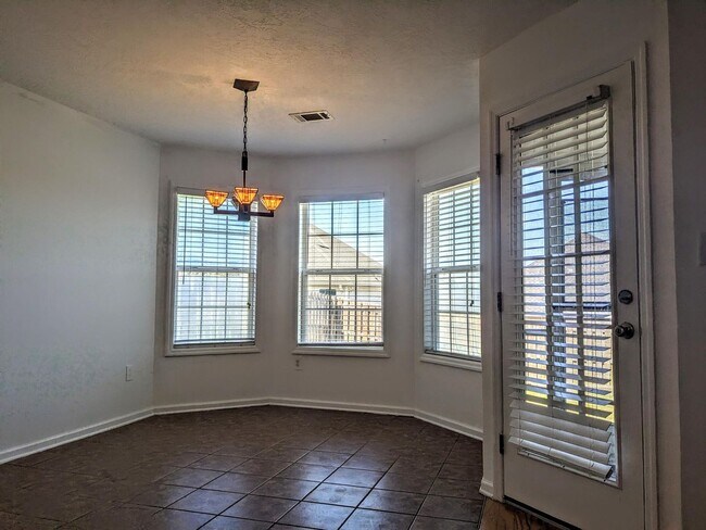 Building Photo - 508 Simoni Pl