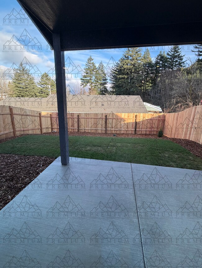 Building Photo - 1026 SE Warco Dr
