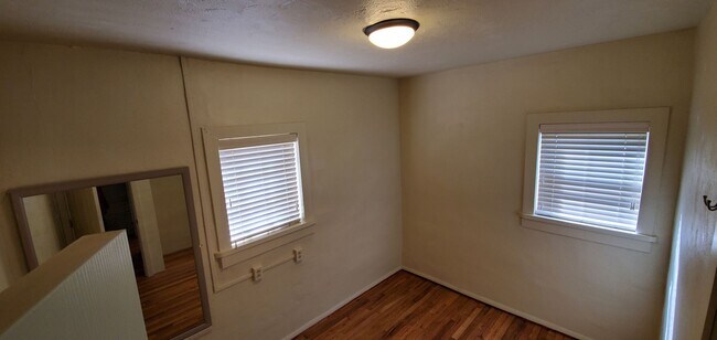 Building Photo - Charming 4-bedroom in Golden