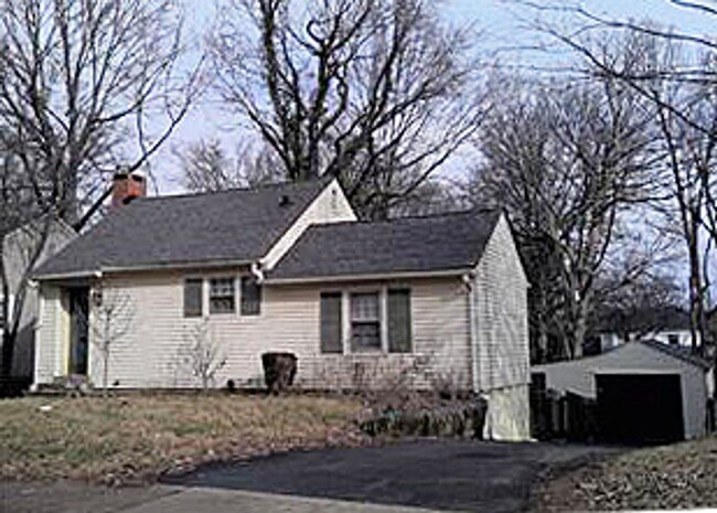 Building Photo - Coming Soon! Charming 1 BR House, 6 min from UK! New Flooring & Paint, Fenced Backyard, Pets Ok!