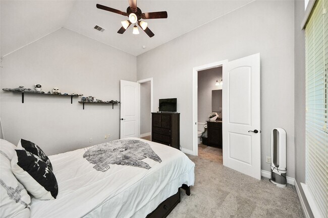 Building Photo - 30 Adrianna Path Dr