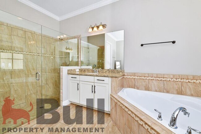 Building Photo - 8233 Canetti St