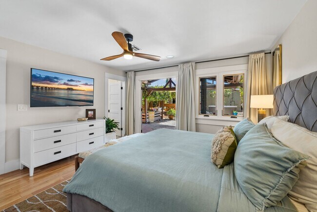 Building Photo - Classic Craftsman in University Heights