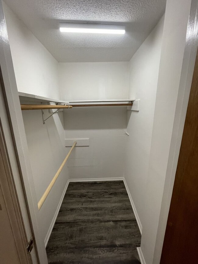 Building Photo - One bedroom one bathroom