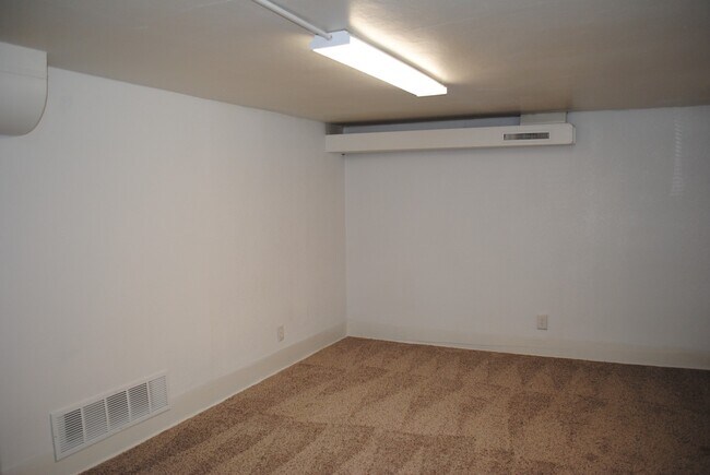 Building Photo - 541 S Walker Ave