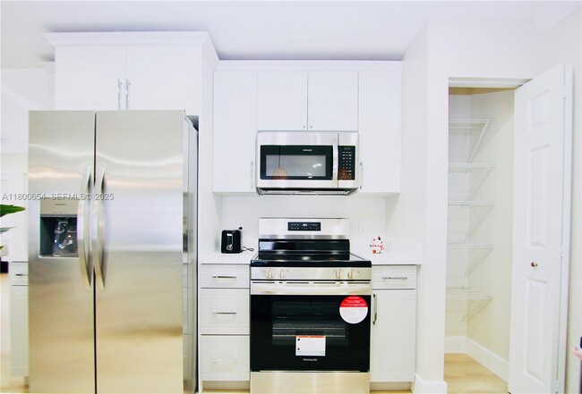 Building Photo - 244 NW 6th Ave