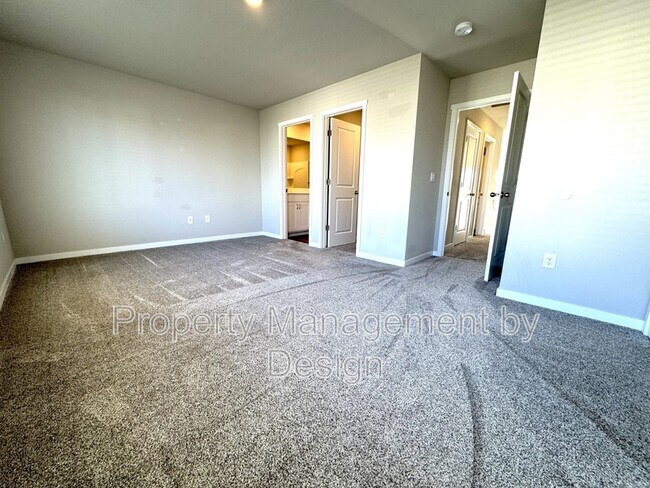 Building Photo - 9788 Crestview Dr