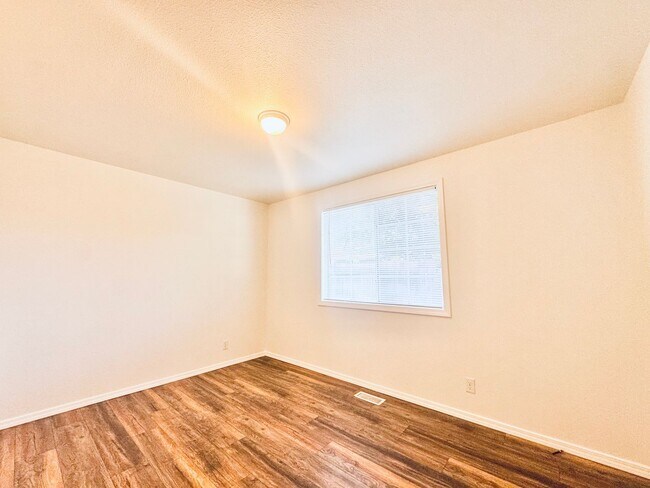 Building Photo - Desirable South East Boise Home for Rent -...