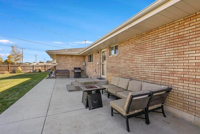 Building Photo - 216 Diana Dr