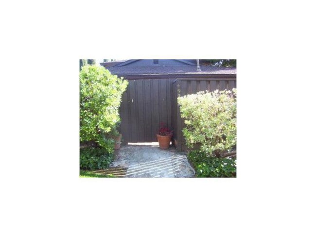 Building Photo - 4924 Poplar Ter