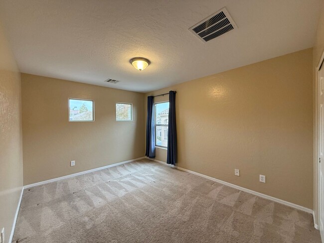 Building Photo - 3/BD 2.5/BA Home in Gated Community with S...