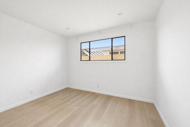 Building Photo - 337 Rexford Dr