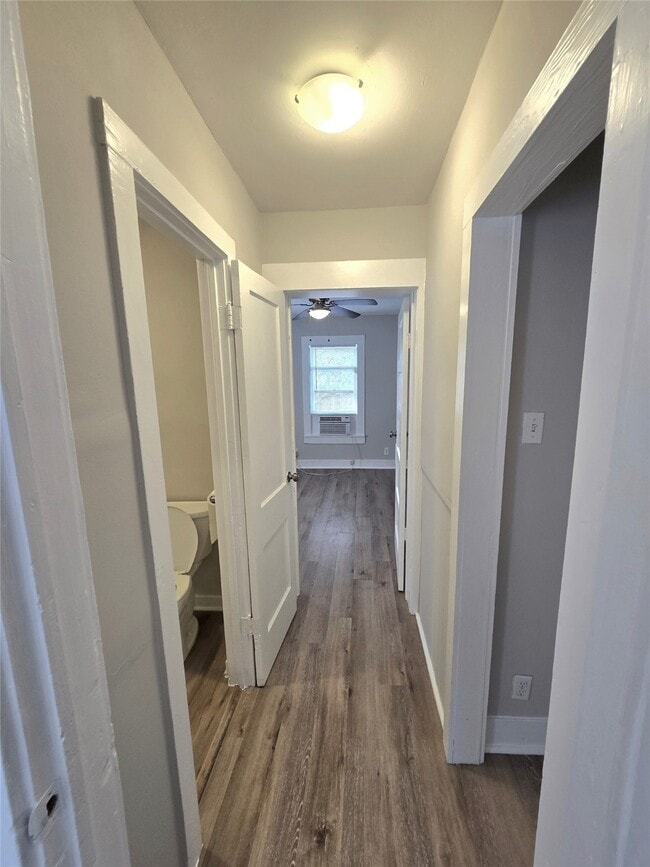 Building Photo - 2816 St Emanuel St