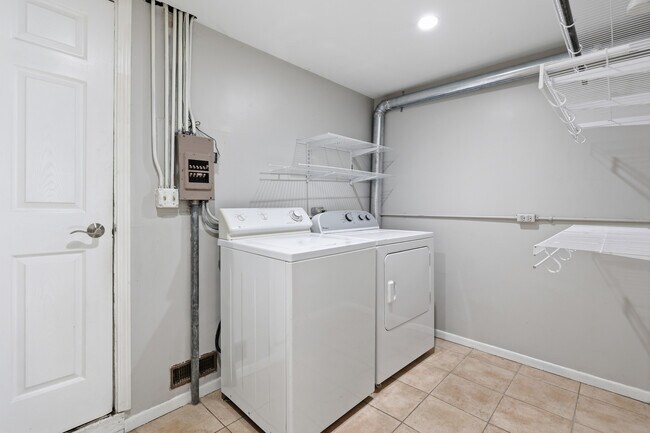 Building Photo - 377 Farmingdale Cir