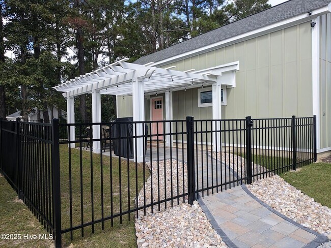 Building Photo - 124 Long Pond Lp