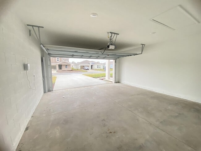 Building Photo - 3938 Willow Brook Drive