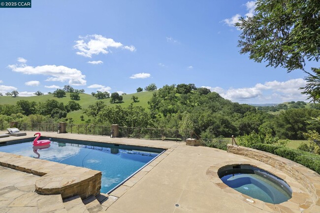 Building Photo - 18 Emmons Canyon Ct