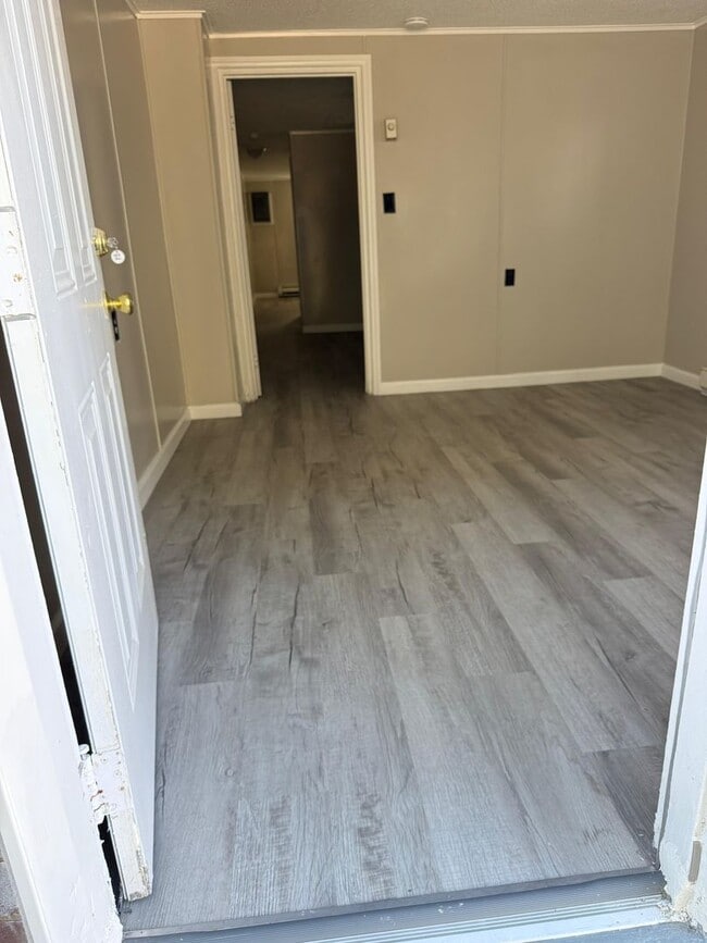 Building Photo - Cohen St.