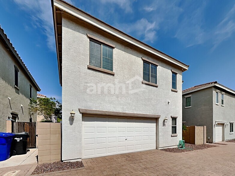 Building Photo - 4740 E Redfield Rd