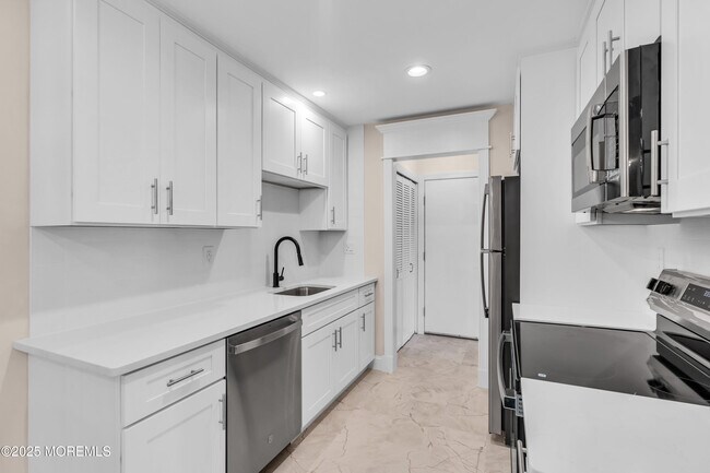 Building Photo - 218 Medford Ct