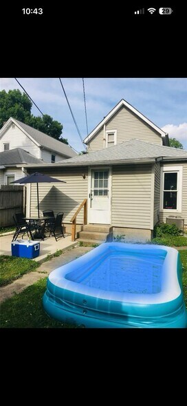 Building Photo - 615 Cottage Ave