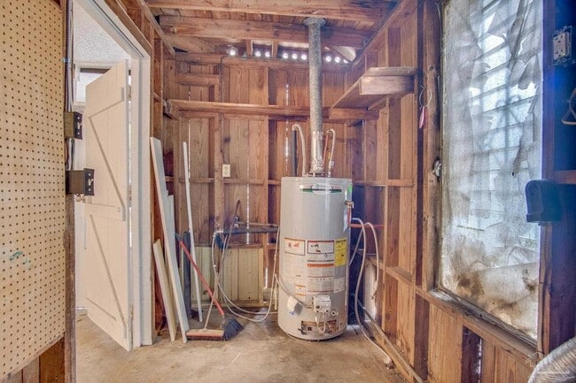 Building Photo - 1004 Kearny Dr