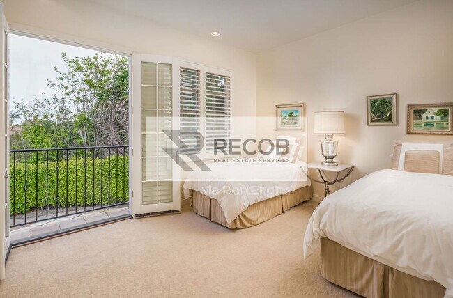 Building Photo - 3335 Caminito Daniella