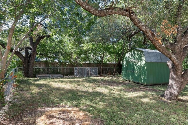 Building Photo - 800 Osage Dr