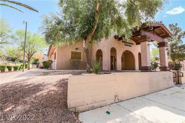 Building Photo - 3 Bedroom Townhouse!!