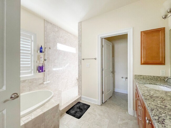 Building Photo - 6883 Birmingham Dr