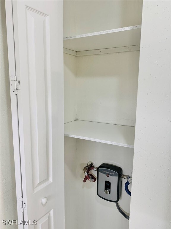 Building Photo - 826 Wiggins Pass Rd