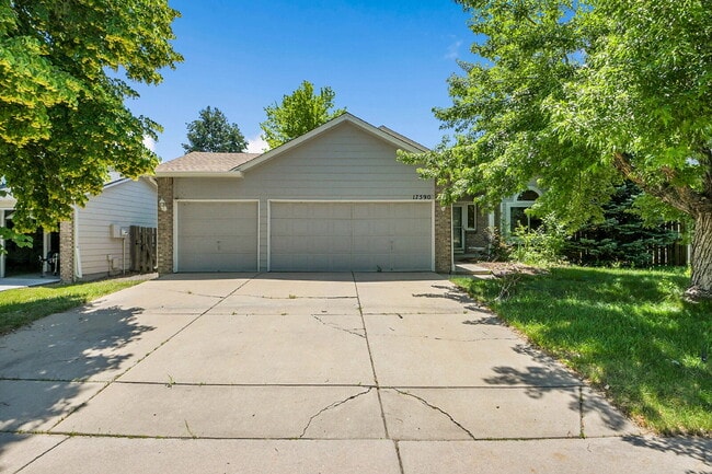 Primary Photo - $2,900.00 4 bed, 3 bath, located in Aurora...