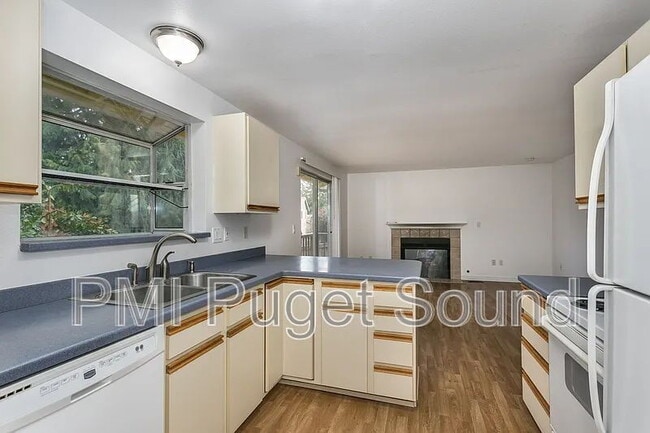 Building Photo - 22127 NE 9th Pl